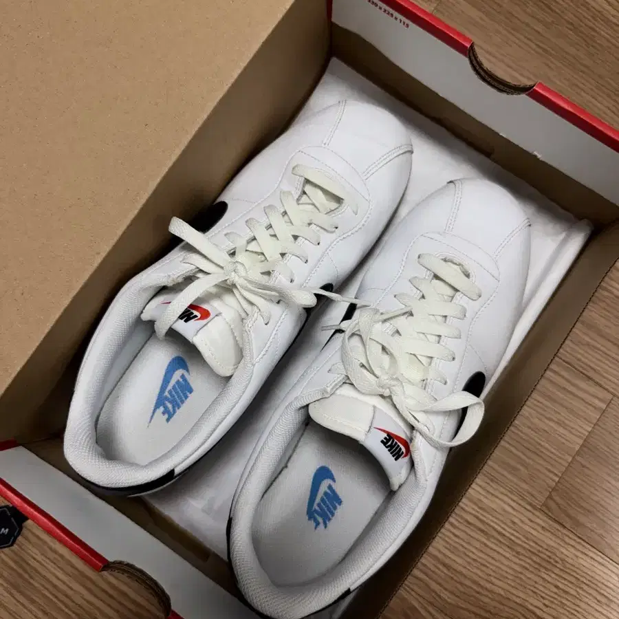 나이키 코르테즈 화이트 앤 블랙