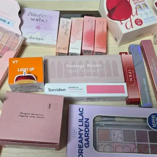 미개봉 새상품) 롬앤,데이지크,마녀공장, 삐아,에스쁘아,토리든 등등