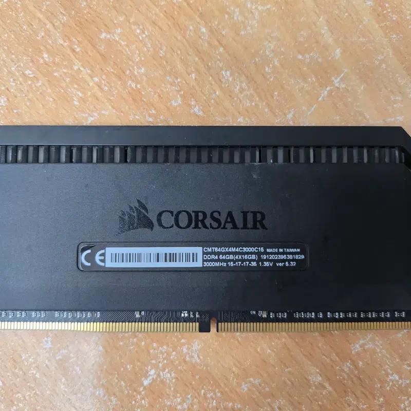 커세어 도미네이터 DDR4 16G 3000mhz(rgb) 판매 합니다!