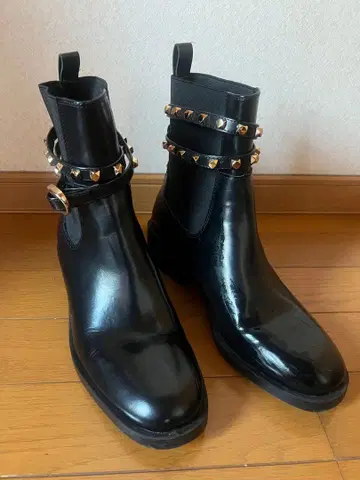 스터드 장식 블랙 숏부츠