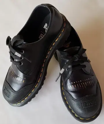 Dr. Martens NIN 콜라보 로퍼