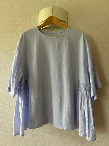 nest Robe 라이트 블루 반팔 티셔츠 이소재 절개