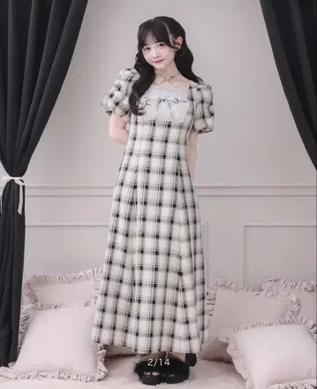 pium 요크 절개 롱 플레어 원피스