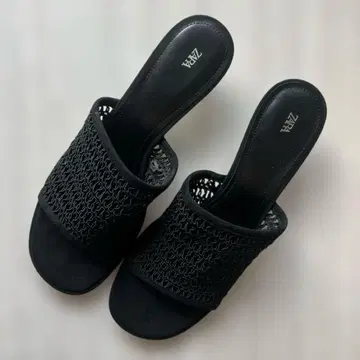 ZARA 뜨개질 힐 뮬 41 사이즈 (26.6CM) 블랙