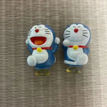 도라에몽 빨판 달린 피규어 2개