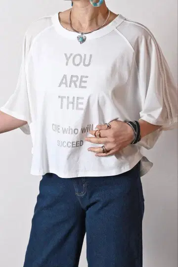 [ 새상품 ] design aera 시어 절개 로고 프린트 돌먼 풀오버
