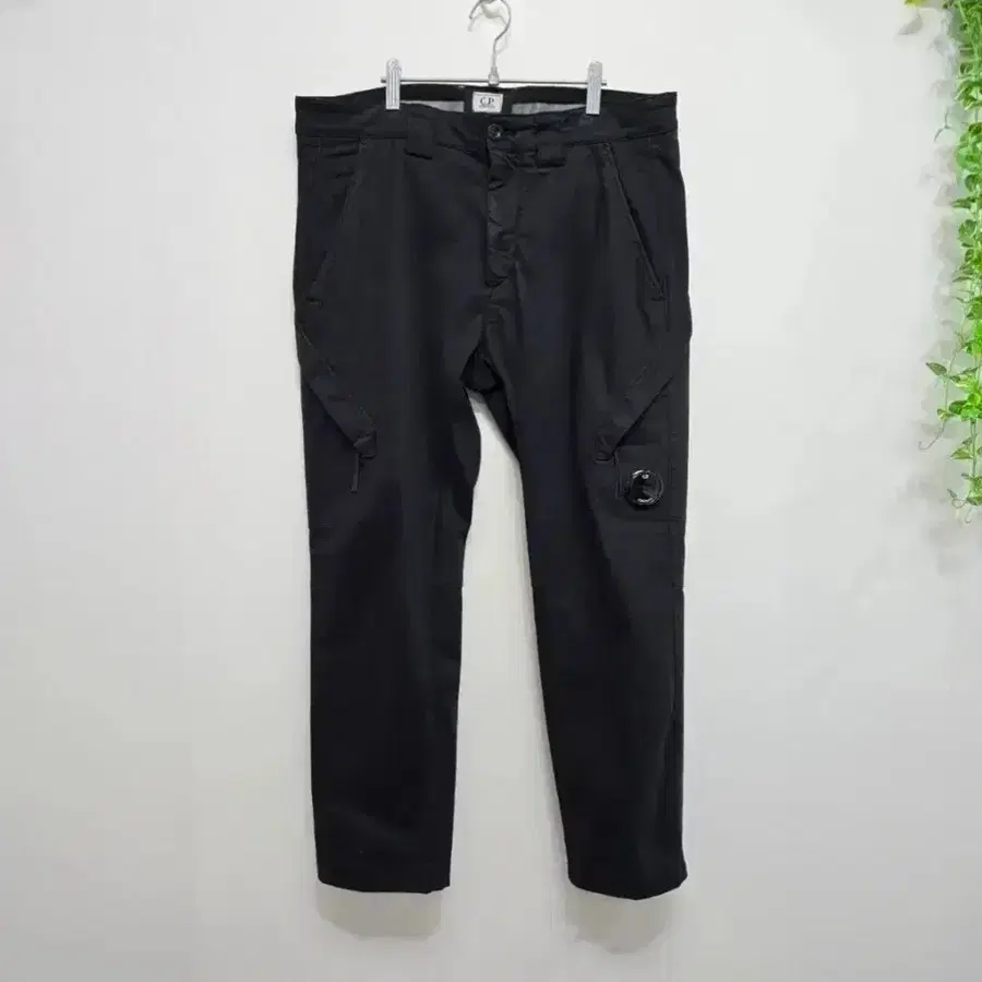 큐알 정품인증 ) CP컴퍼니 21'FW 렌즈 와펜 카고 팬츠