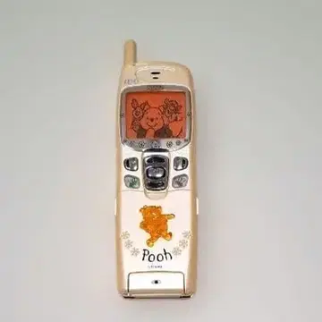 곰돌이 푸 휴대폰 모크업 IDO