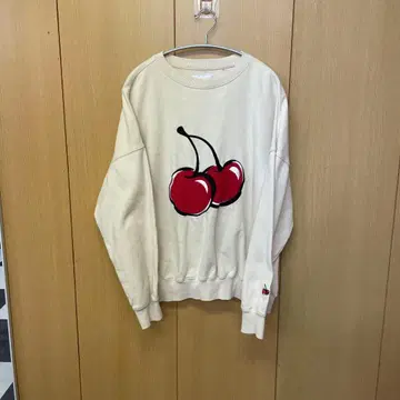 KIRSH 맨투맨 아이보리 체리 로고