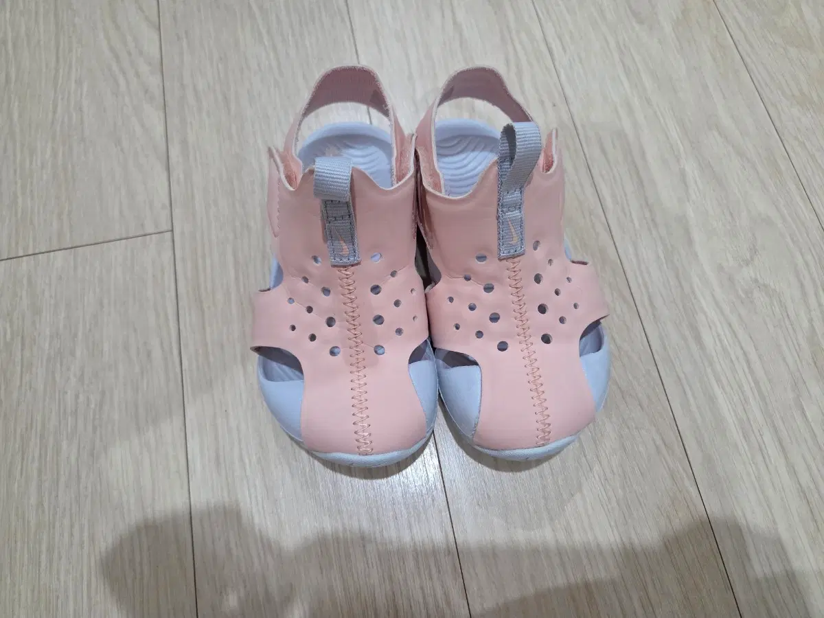 연핑크 나이키 샌들 7c 130사이즈