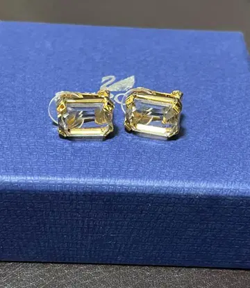 스와로브스키 Swarovski 스퀘어컷 크리스탈 귀찌