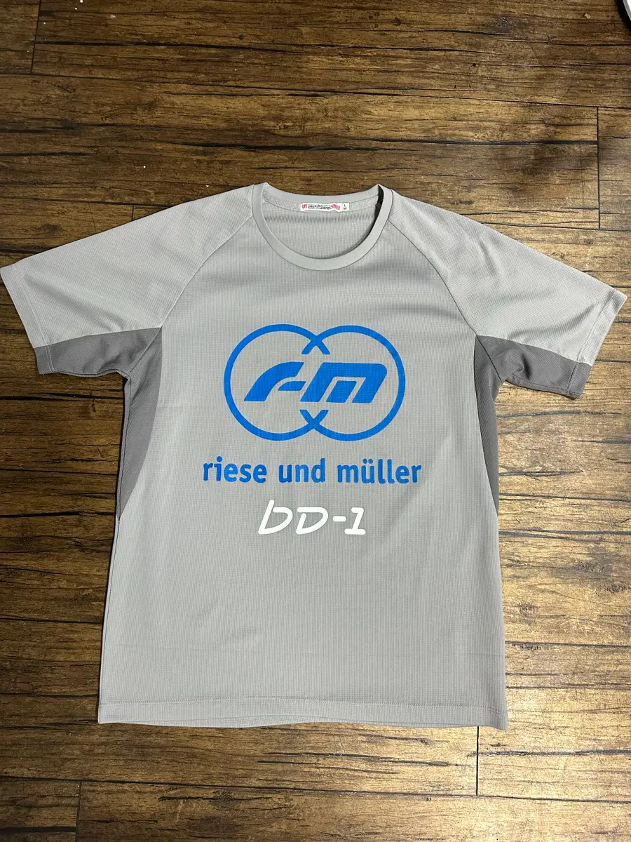 유니클로 UT Riese Muller BD-1 기능성 반팔 티셔츠 L 자전거 폴딩바이크
