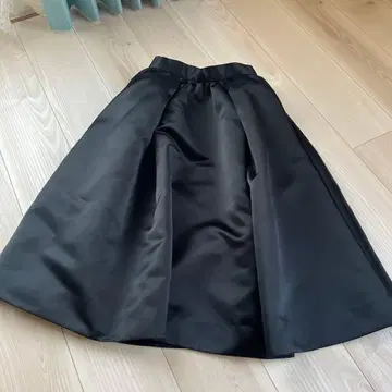 개럴개런트 새틴 플레어 스커트 드레이프