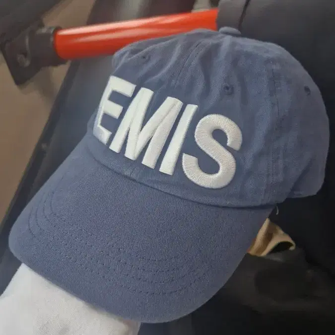 EMIS 볼캡 네이비 큰글씨 레터링