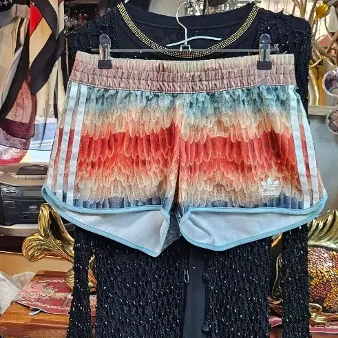 아디다스 프린트 반바지