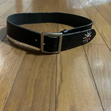스터드 장식 도치기 가죽 벨트 블랙