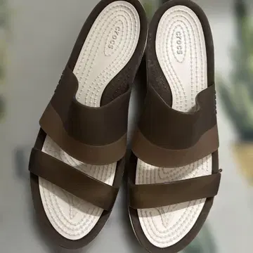 크록스 웨지솔 샌들 브라운 W8