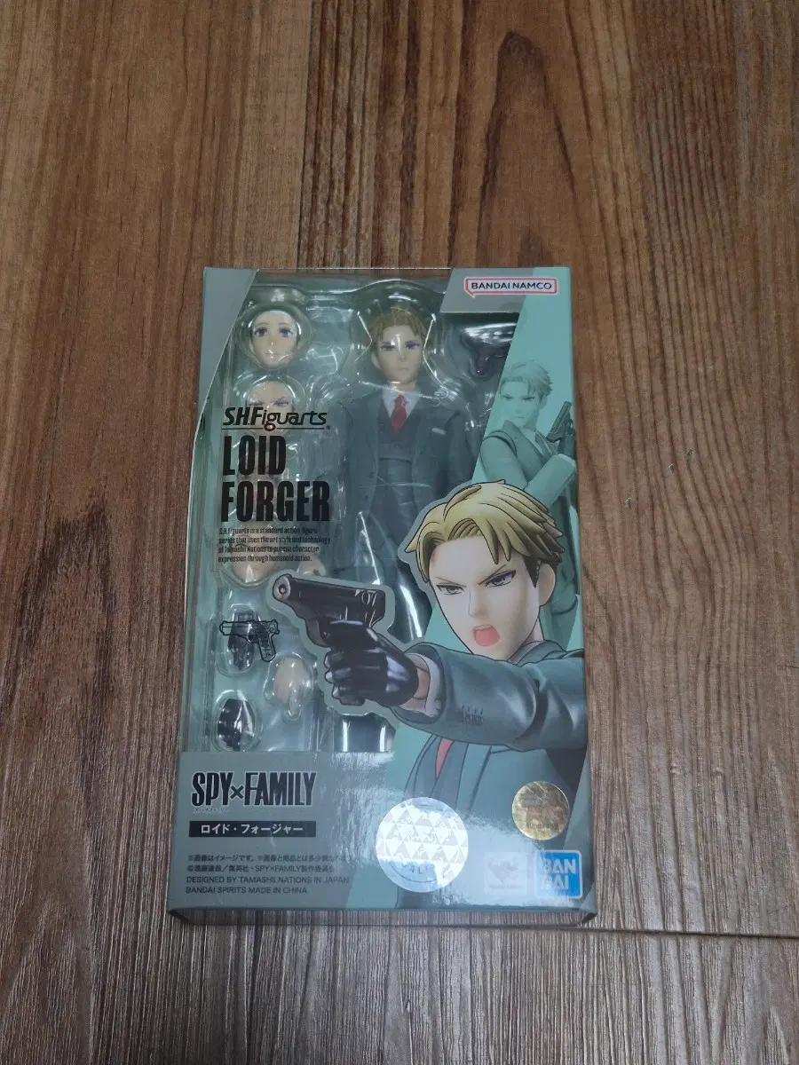 반다이 SHFiguarts 스파이 패밀리 로이드 포저 액션 피규어