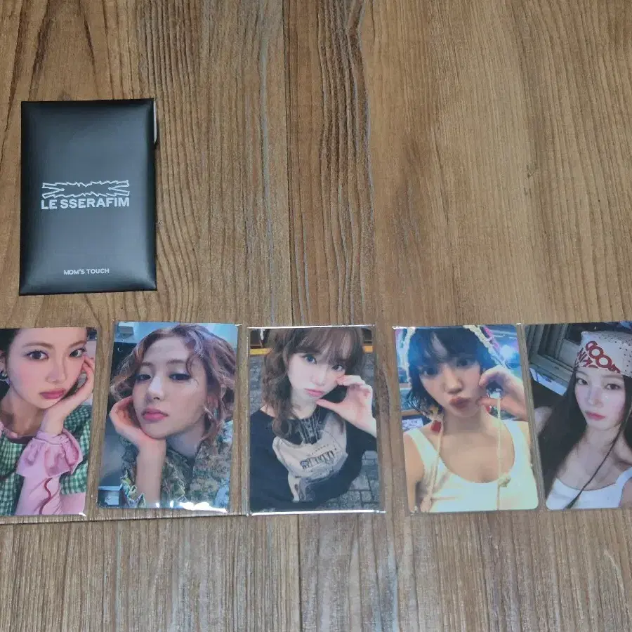 맘스터치 르세라핌 포카