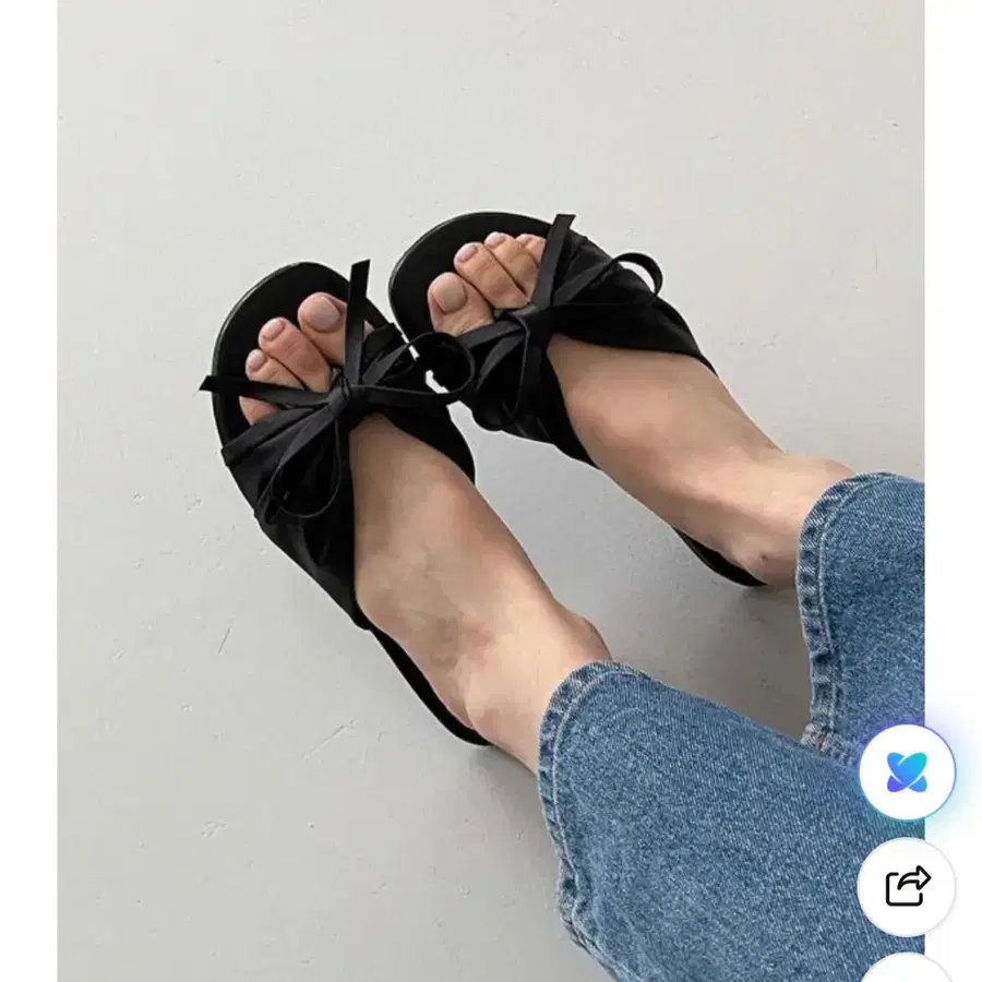 245)발볼넓음 푹신한 새틴 리본 쪼리 샌들