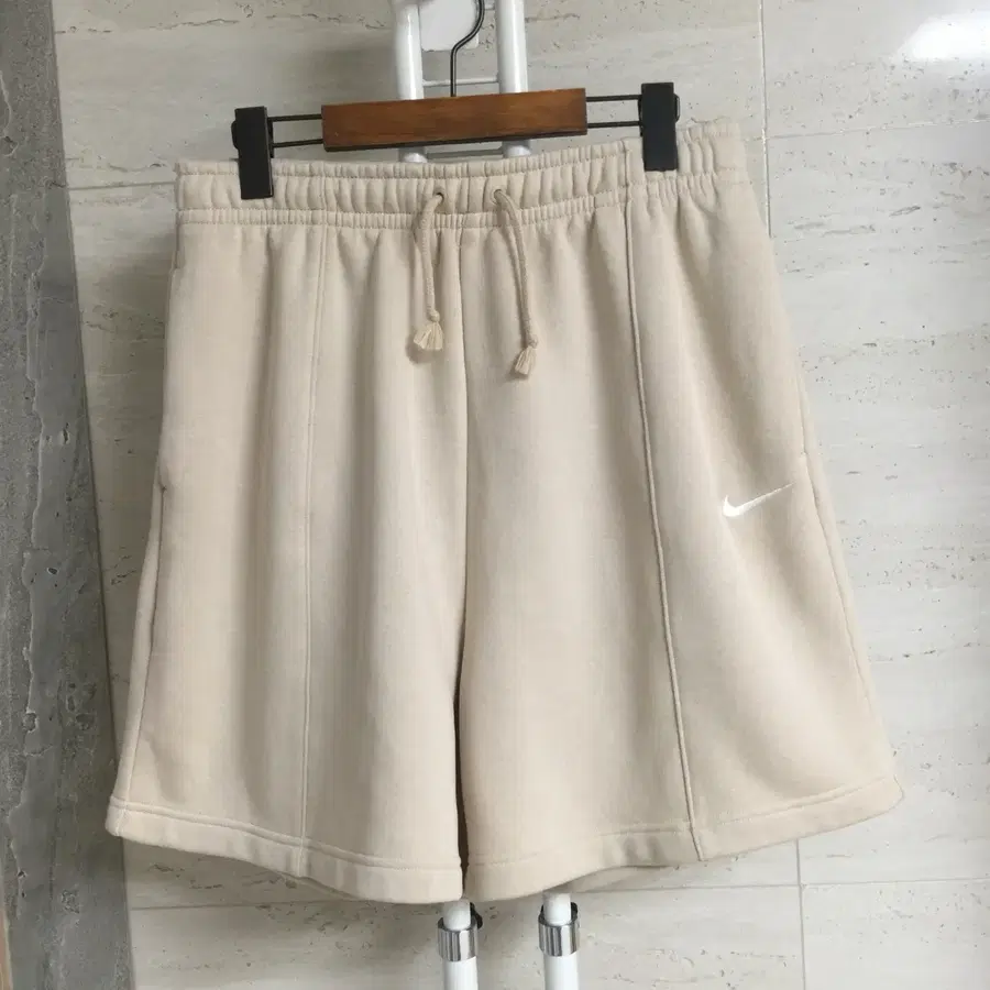 나이키 우먼스 에센셜 컬렉션 기모 쇼츠 L
