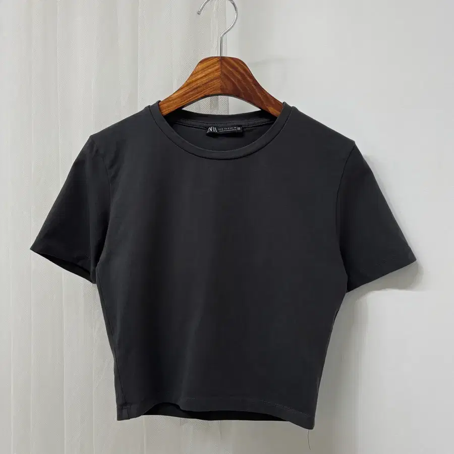 ZARA 크롭 반팔 티셔츠 xs
