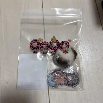 9090 x 치이카와 로고 러버 키링 (모몽가)