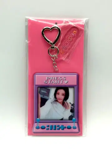 ILLIT PRESS START in JAPAN WONHEE ACRYLIC KEY HOLDER