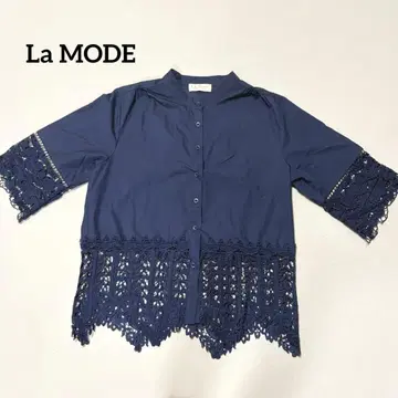 La MODE 네이비 시스루 레이스 절개 블라우스 비침