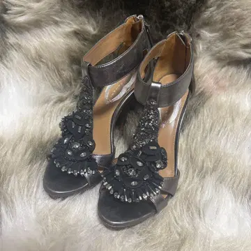 ELIE TAHARI 비즈 장식 하이힐 샌들
