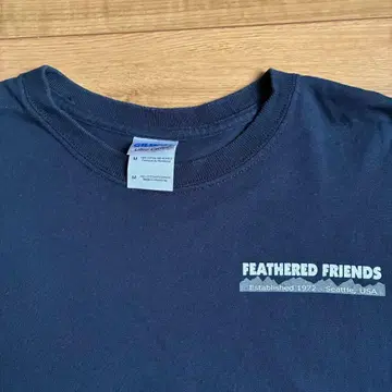 Feathered Friends T셔츠1