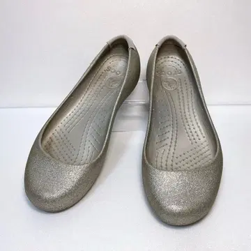 단종 crocs [ W7/23.0 ] 플랫슈즈 라메 실버 스파클