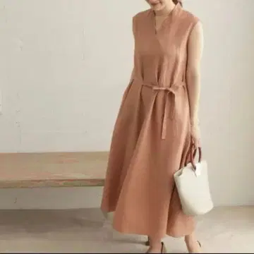 새상품급 어반 리서치 도어스 린넨 100% V넥 롱 원피스