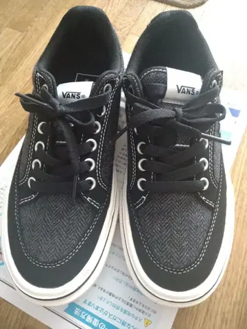 새상품급 VANS Lite 스니커즈 블랙 화이트 23.5