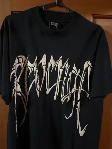 Revenge 프론트 로고 T셔츠