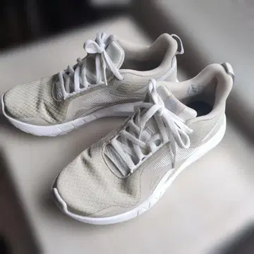 Reebok 스니커즈 베이지 계열 23cm