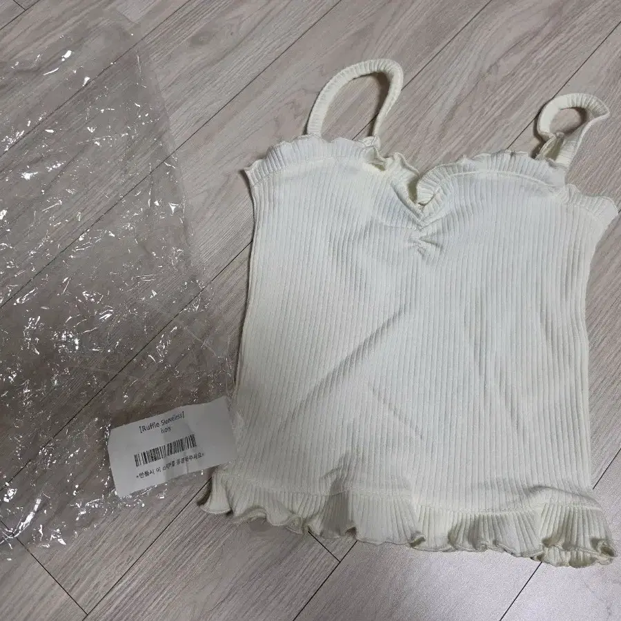 페일제이드 러플 슬리브리스 아이보리
