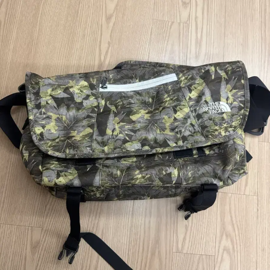노스페이스 메신저백