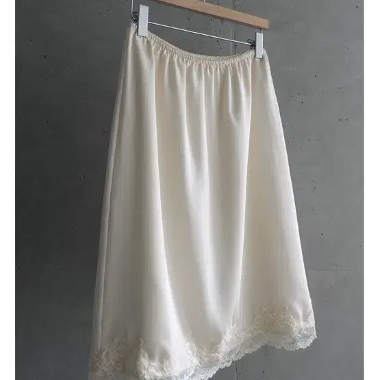 모크 mok Poet silky skirt 크림