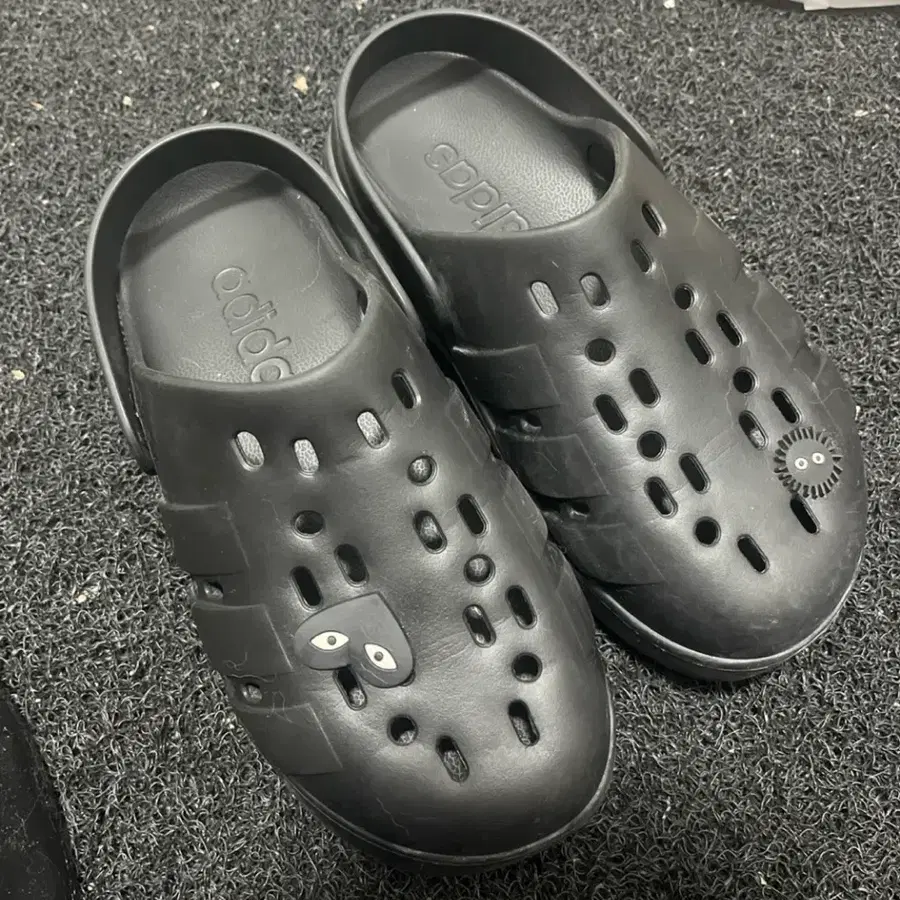 아디다스 아디폼 클로그 블랙 255