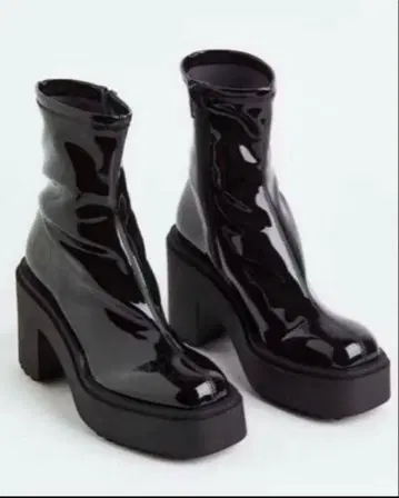 H&M 블랙 통굽 숏부츠