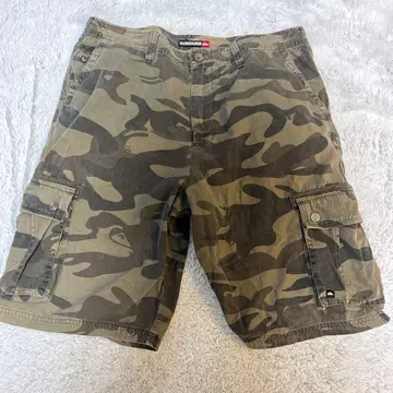 QUIKSILVER 카모플라주 패턴 카고 숏팬츠