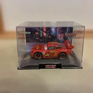 CARS 카즈 라이트닝 맥퀸 디즈니 스토어 한정판