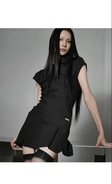 MUSHINSA [ COVETT ] CONTOUR FRAME DRESS