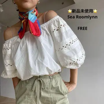 새상품 Sea Roomlynn 반팔 화이트 블라우스 오프숄더 FREE