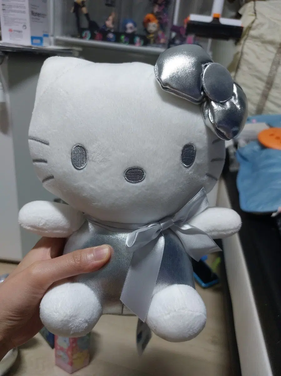 헬로키티 인형 실버 리본