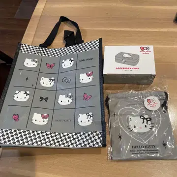 쓰리코인즈 Hello Kitty 백 액세서리 케이스 복조리 3종 세트