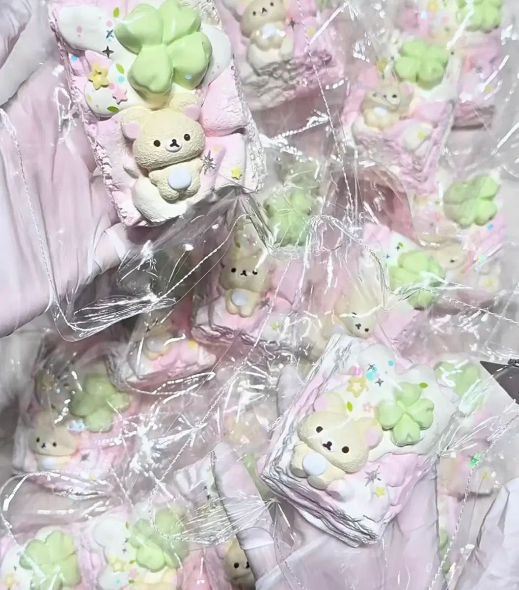 사각 네잎클로버 코리락쿠마 중형 대형 희귀쿠마 수제 말랑이 꺼만말 스퀴시 폼푸샵 샤오홍슈 타바 슬랑이