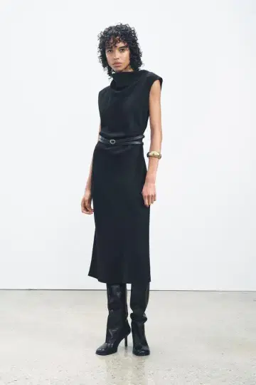 ZARA 슬리브리스 롱 원피스 블랙 벨트 포함 블랙 심플