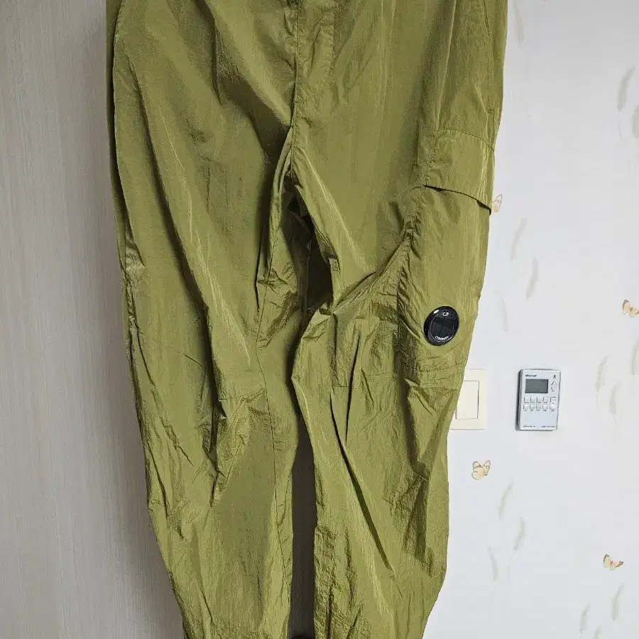 cp company 나일론 메탈릭팬츠